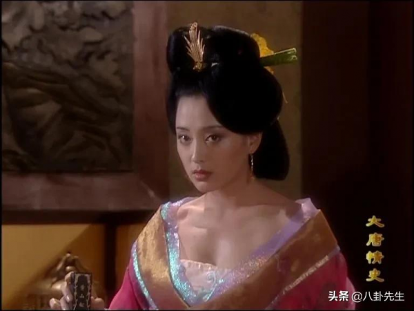 《突圍》8位主演年輕舊照:閆妮土味十足,秦嵐“變臉”太明顯 《突圍》8位主演年輕舊照:閆妮土味十足,秦嵐“變臉”太明顯