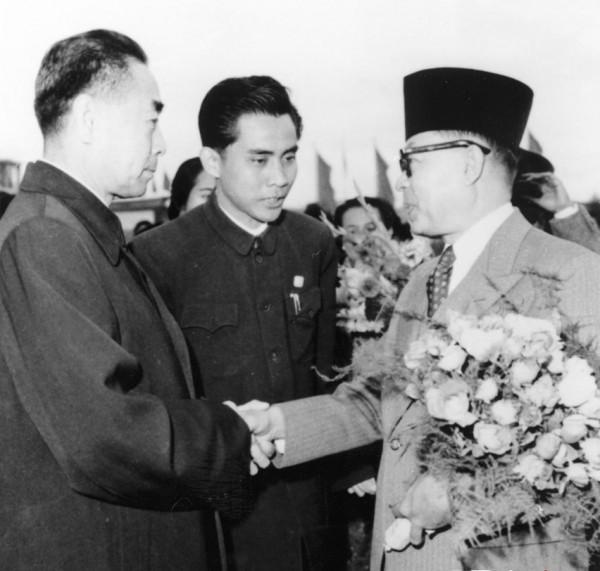 1962年中印戰爭，解放軍迅速擊敗印軍，而後卻後撤20裡，為何？