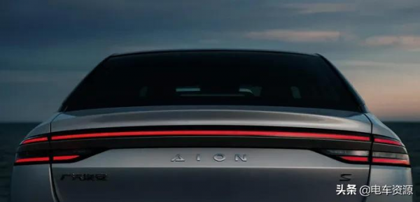 預算15萬左右，這兩款純電家轎怎麼選？舒適和操控都有