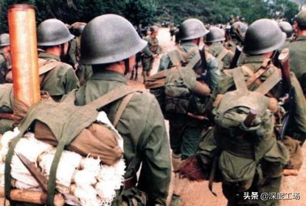 54式為何能取代駁殼槍？54手槍打近戰阻擋：越軍火箭筒手亡命突擊