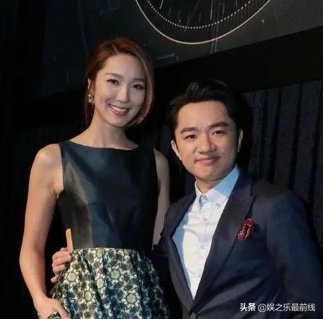 王祖藍李亞男，和兩個可愛的孩子，幸福的一家四口