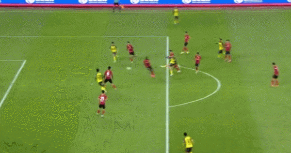 中超-廣州2-0擒10人亞泰奪第二階段首勝 鄧涵文破門楊立瑜轟世界波 中超-廣州2-0擒10人亞泰奪第二階段首勝 鄧涵文破門楊立瑜轟世界波