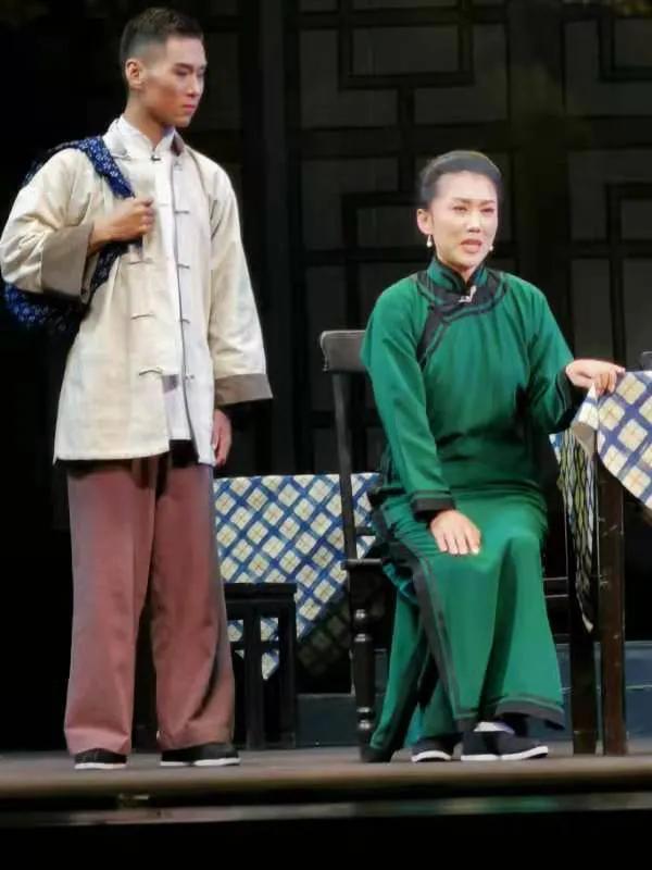 《茶館》再現天橋劇場 《茶館》再現天橋劇場