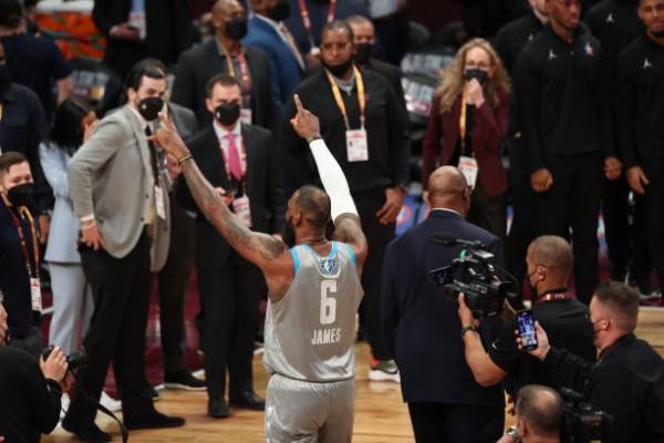 勒布朗隊全明星五連勝，詹姆斯：全明星賽我就像梅威瑟