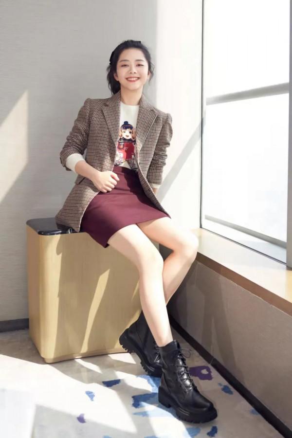 小個子的女星，個個都是腿精，毛曉彤有“漫畫腿”，王子文腿好白