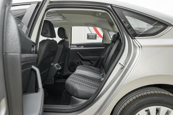 油耗5.5L的德系大家轎,價格低廉品質高,空間也不錯,大眾朗逸 油耗5.5L的德系大家轎,價格低廉品質高,空間也不錯,大眾朗逸