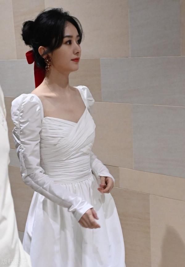 雖然她現在離異,沒有N億想娶她,問一下麗穎粉們答不答應? 雖然她現在離異,沒有N億想娶她,問一下麗穎粉們答不答應?