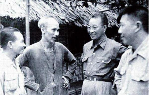 陳賡前往越南做軍事顧問，戰術征服越南軍官，成績斐然