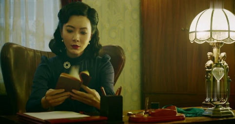 單日票房冠軍!44歲陳數“毀臉式”演技出圈,這個女人有多狠? 單日票房冠軍!44歲陳數“毀臉式”演技出圈,這個女人有多狠?