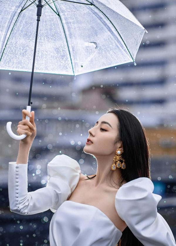 熱巴美出圈的禮服造型