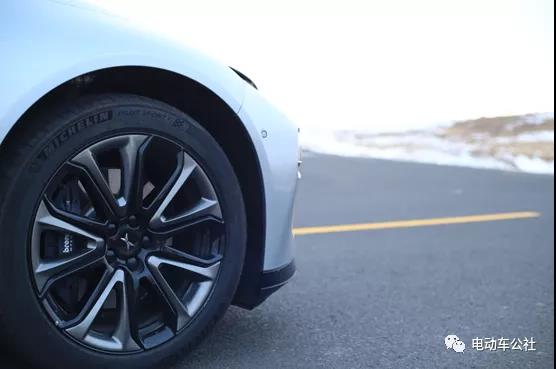 P5殺入20萬級燃油車戰場！何小鵬：走最遠的路，打最難的仗