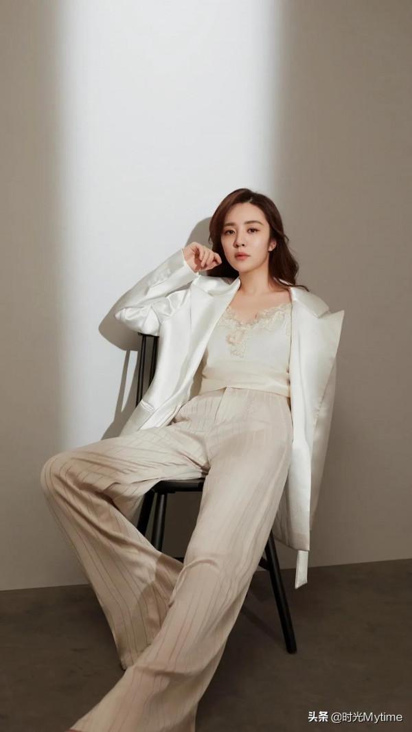 明星桌布：美女王曉晨，學戲曲的演電視也不錯喲