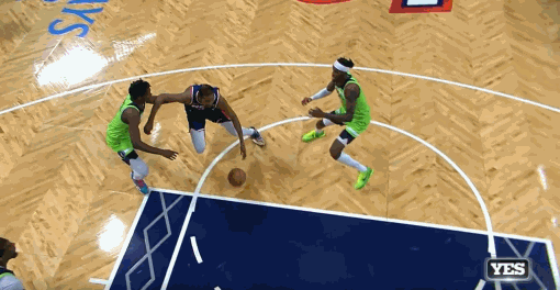 對比一下，阿黃是否有走步？