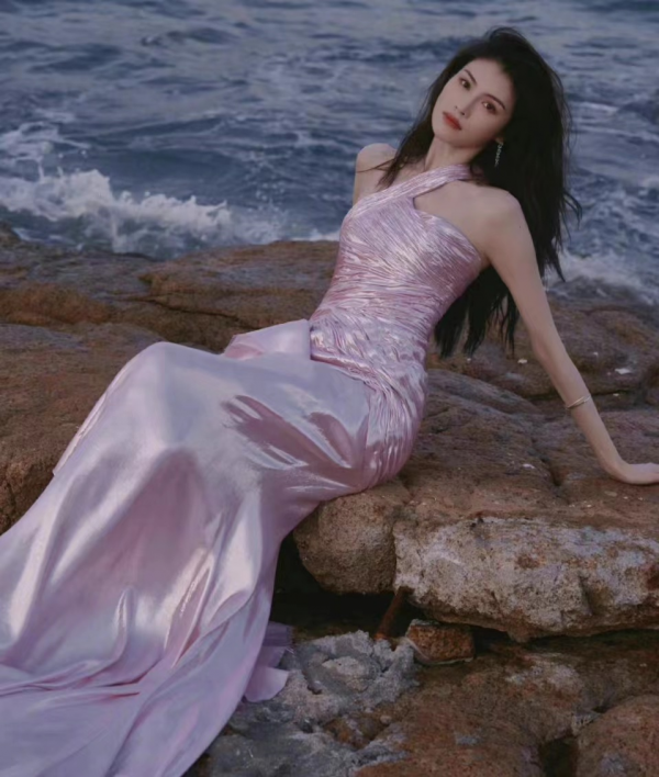 這屆紅毯熱鬧了!新仇舊愛齊聚,何穗槓上baby,鄧倫難忘金晨? 這屆紅毯熱鬧了!新仇舊愛齊聚,何穗槓上baby,鄧倫難忘金晨?