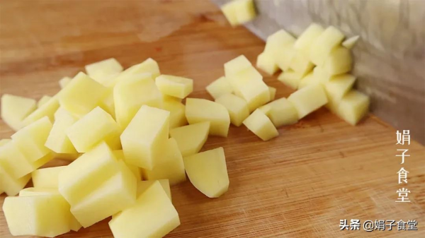 天冷了，就饞這道麵食，比麵條好吃，比餃子簡單，一大鍋吃不夠