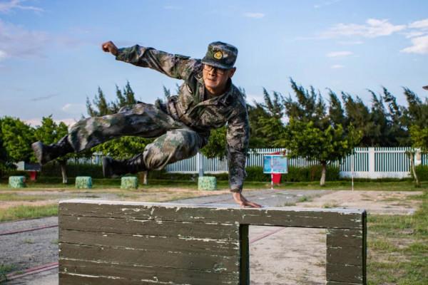 辭去教師，只為圓夢軍旅！