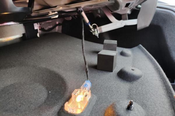 比亞迪秦Pro加裝後備箱回位彈簧，解決尾廂蓋開啟高度不夠問題！