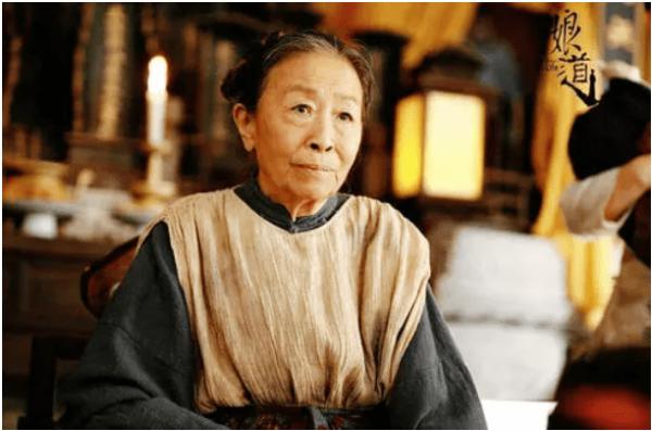 “最美孟婆”嶽麗娜：25歲嫁初戀，被老公捧上位，結婚22年生3子