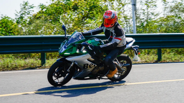 對新手很友好並不意味著平庸—貝納利龍捲風252R評測