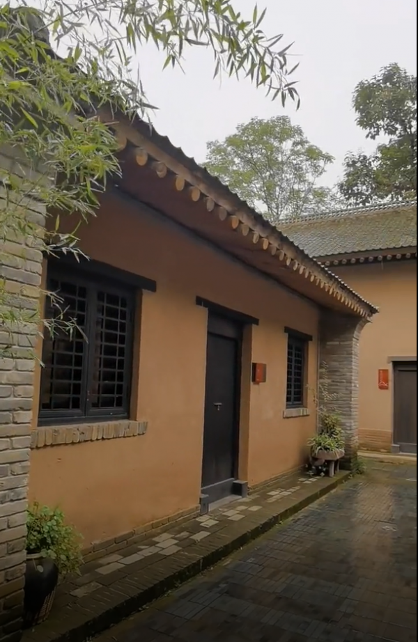 一起來聊一聊泥巴牆塗料在民宿中的應用