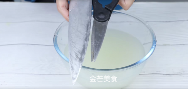 以後洗米水別倒掉了，學會洗米水的這5個妙用，能為你省下不少錢