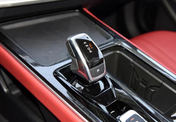 造型年輕時尚，空間還大，東風風神奕炫MAX哪款更值得買？