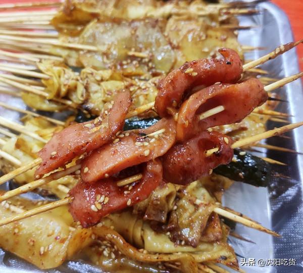 5元20串烤串，所有素串可以拼，雞排也是碳烤的