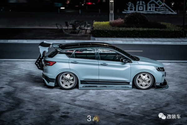 全車CDM姿態改裝的吉利繽越,從上班玩到自己開店才算畢業 全車CDM姿態改裝的吉利繽越,從上班玩到自己開店才算畢業