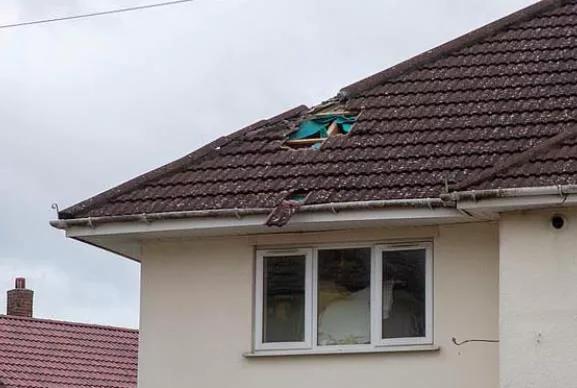 網上報道“藍冰”事件後，大家才知道，飛機上排洩物是這樣處理的