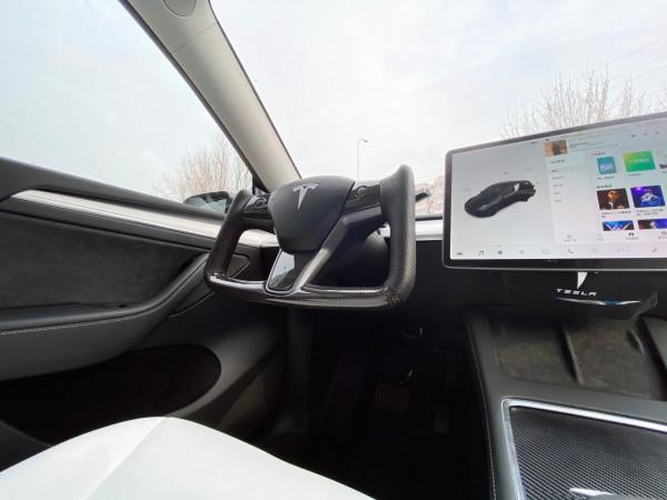 聖誕節新鮮出爐，Model Y小改引潮流