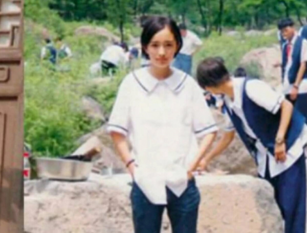 楊冪從小美到大，那些天天說她整容的可以歇歇了