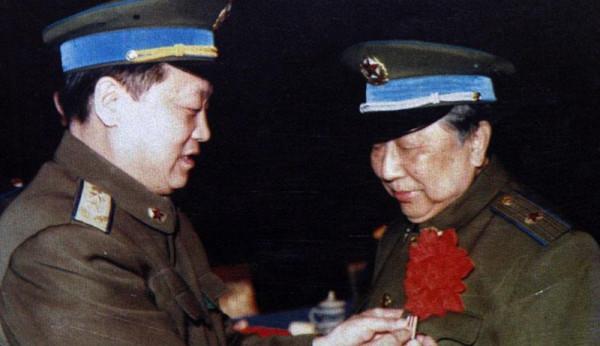 空軍的第八任司令員,56歲升中將,61歲升上將,享年63歲 空軍的第八任司令員,56歲升中將,61歲升上將,享年63歲