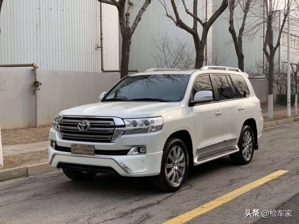 V8的豐田陸巡太罕見！開了11年還能賣50萬，可以買兩輛同年的X5
