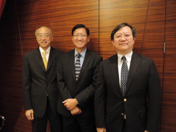 父親欠2百億，他找霍英東李嘉誠幫忙，賣公司給中遠海控賺3百億