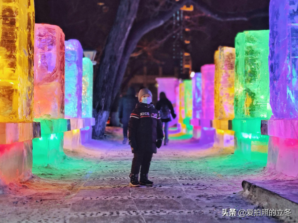 看冰燈拍紀念照，要不太黑，要不太亮，怎麼辦？
