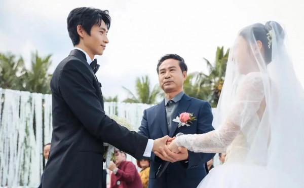 魏晨結婚了，是那個和他一起看流星雨的女孩