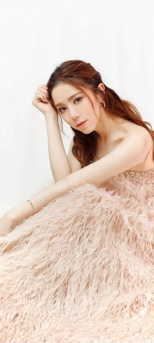 鄧紫棋桌布｜窈窕神女顏