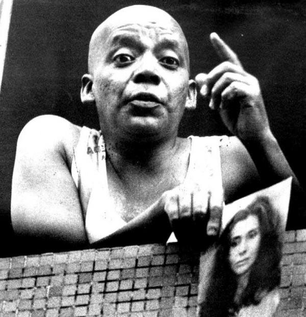 兩個蠢賊，偷溜進一家廢棄醫院，但卻釀成了史上最嚴重核災難之一