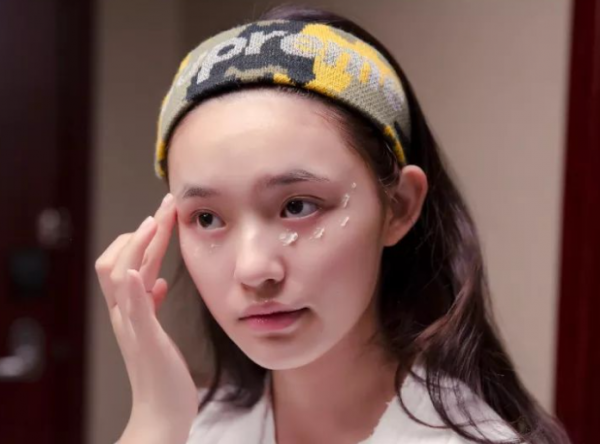 一次性告訴你保養眼部的全部方法,她們都這樣做,怪不得細紋很少 一次性告訴你保養眼部的全部方法,她們都這樣做,怪不得細紋很少