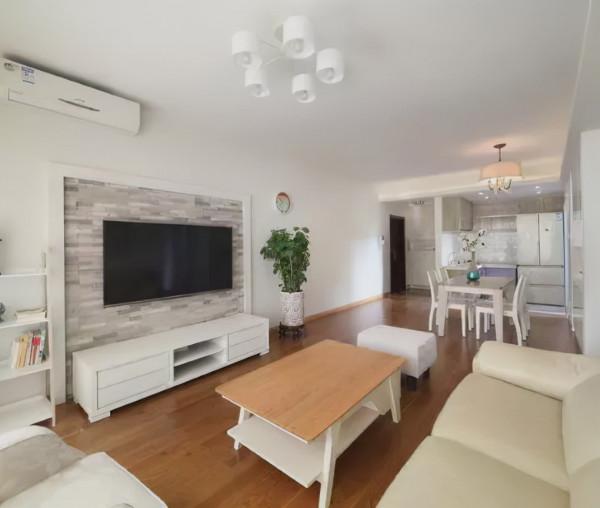 老公堅持窮裝修，牆面只刷白牆就入住，完工後全家人都很滿意