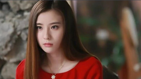 女演員懟臉素顏曝光，妝前妝後差別大，透露被導演吐槽是詐騙