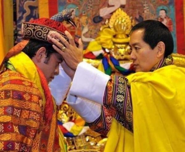 “荒誕”的不丹王朝，兩族之間有血海深仇，卻為利益娶仇家之女