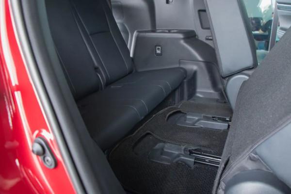 “吃”得少，跑得快，坐得多！賽道試駕皇冠陸放