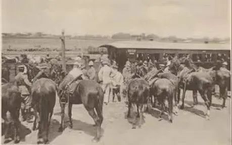 誰最先扒開了北京城牆？