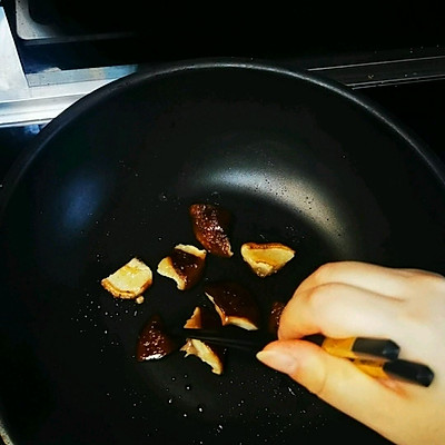 減脂營養早餐：香煎魚塊、納豆拌飯清涼拌菜、豆腐鮮蔬湯