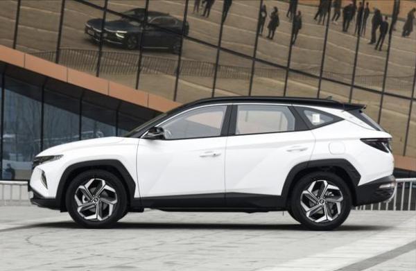 第五代途勝L,全系1.5TD動力配置,新潮內外設計,貫穿式尾燈設計 第五代途勝L,全系1.5TD動力配置,新潮內外設計,貫穿式尾燈設計