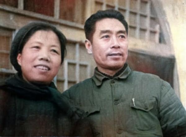 1961年，周保章給周總理夫婦拜年，看到團年飯後，他心裡不是滋味