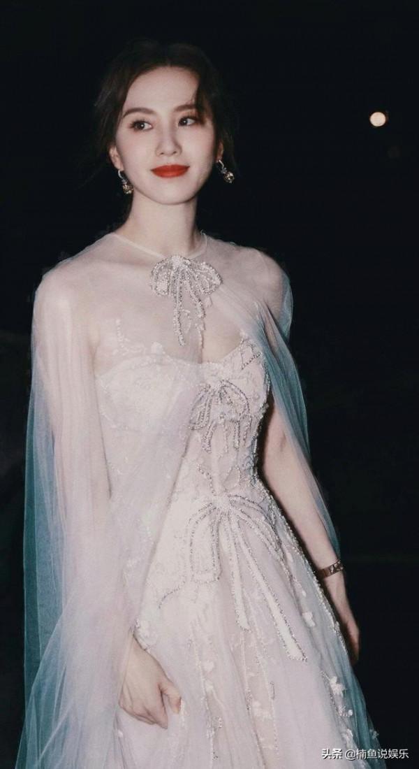 34歲劉詩詩又美出圈了！拍攝牡丹花間大片，優雅華麗好似花仙子