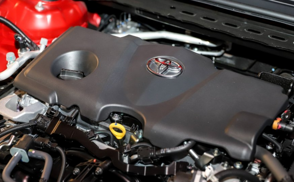 豐田凱美瑞換代之後顯冷酷，依舊延續兩種能源模式可供選擇