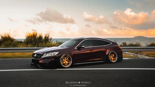 明明長著一張賓士C63的前臉,還說自己是一輛本田? 明明長著一張賓士C63的前臉,還說自己是一輛本田?